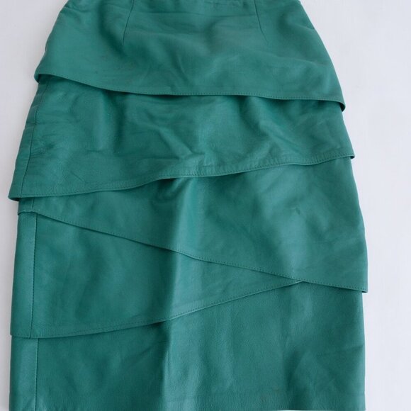 Vintage Danier Emerald Green 100% Leather Tiered Ruffle Midi Pencil Skirt  10 - Picture 4 of 8
